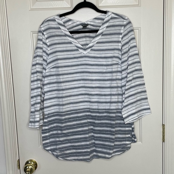 Eddie Bauer lightweight v-neck linen cotton blend quarter sleeve top | S - Picture 1 of 11